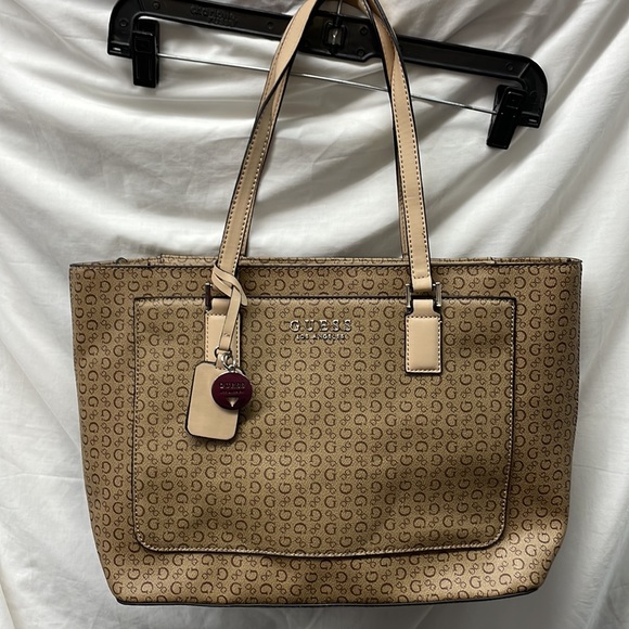 NEW!!! Guess faux leather large shoulder bag 17x11x5 - Picture 2 of 9